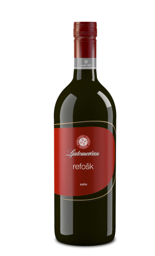 Láhev červeného vína Refošk vinařsví Puklavec Family Wines s červenou etiketou