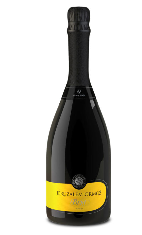 Láhev šumivého vína brut slovinského vinařství Puklavec Family Wines se žlutou etiketou