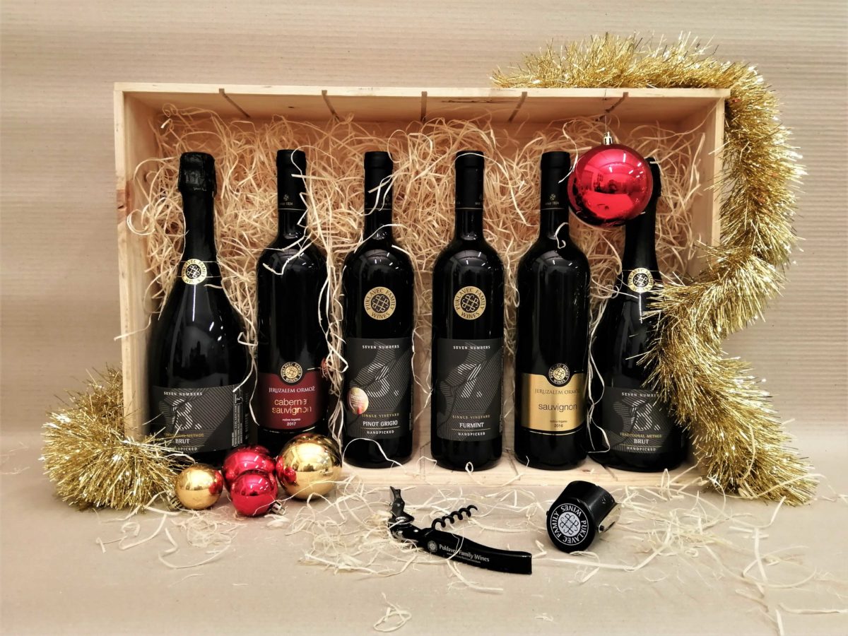 Dárkové balení šesti vynikajících vín v dřevěné kazetě s otvírákem